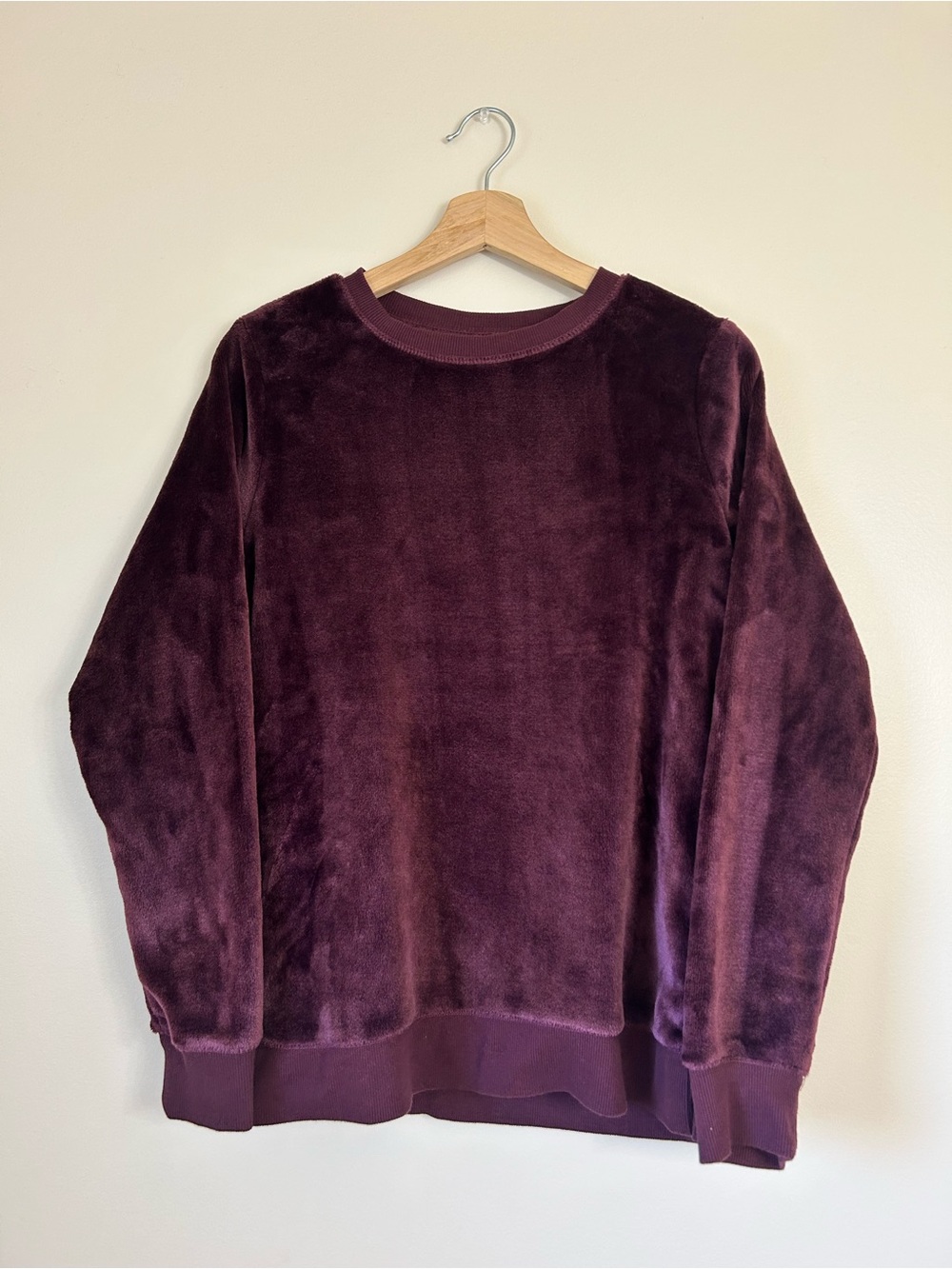 ⁠GAIAM Deep Purple Plush Fleece Crewneck Sweatshirt Soft Lounge Sweater Small⁠